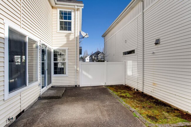 Building Photo - 16940 SW Kattegat Dr