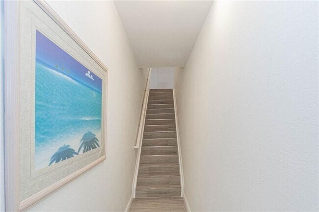 Entrry stairway - 2352 57th Cir