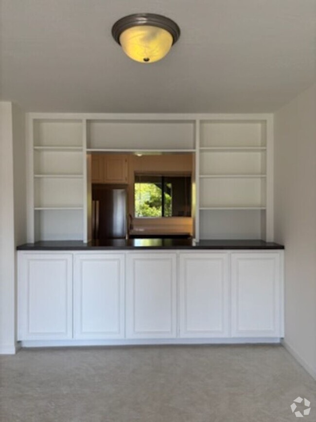 Building Photo - Beautiful Condo with Scenic Views in Green...