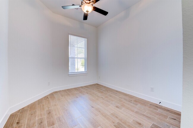 Building Photo - 156 Sea Foam Ct