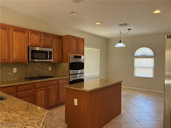 Building Photo - 2237 Canyonville Dr