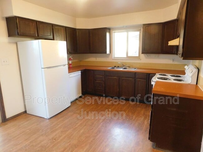 Building Photo - 3252 Villasur Dr