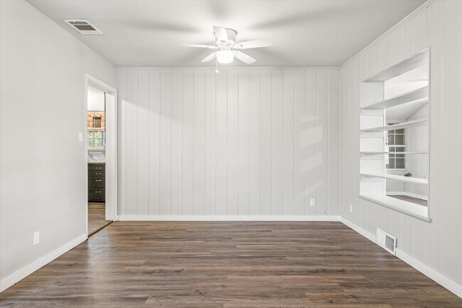 Building Photo - 175 E Elm St