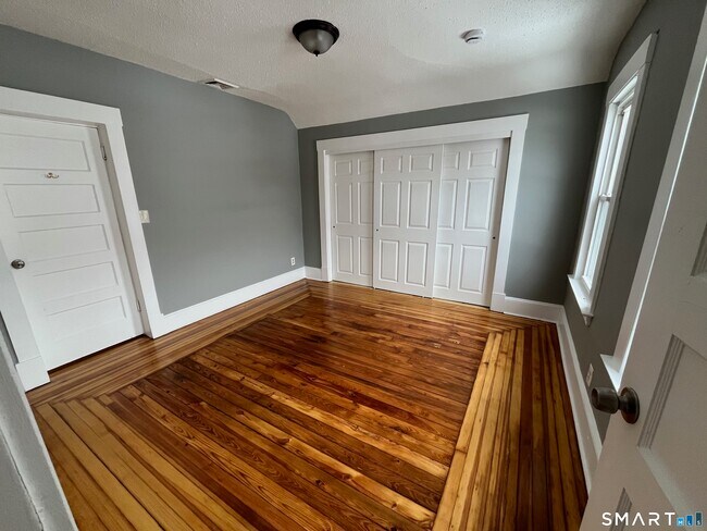 Building Photo - 146 Black Rock Ave