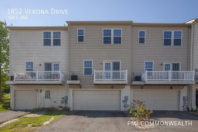 Building Photo - 3 Bed / 3 Bath Townhouse (Available Now)