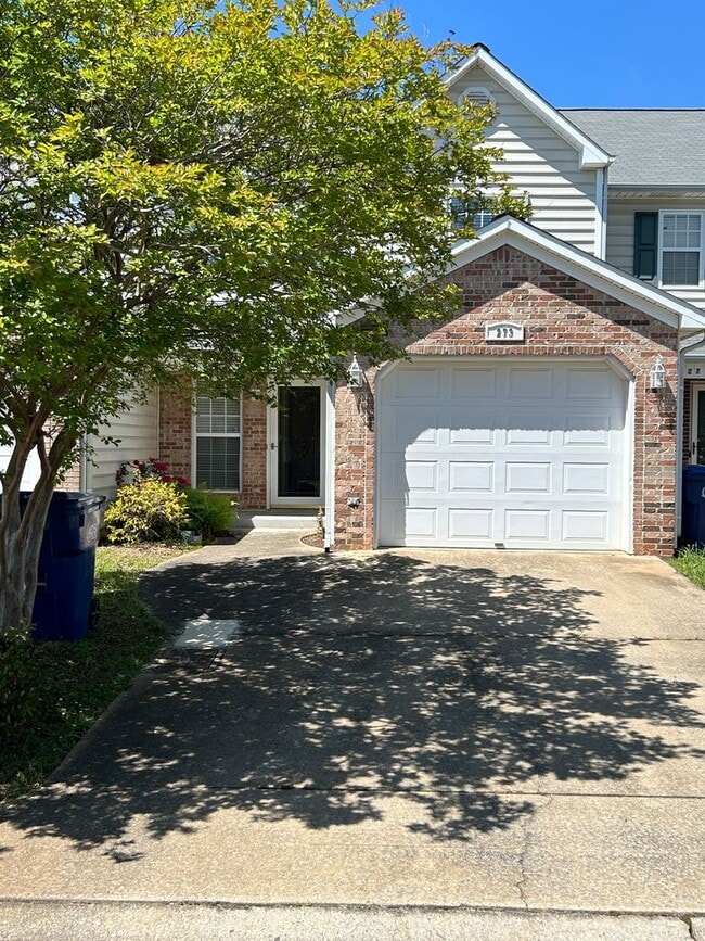 Building Photo - 273 Ivy Pl