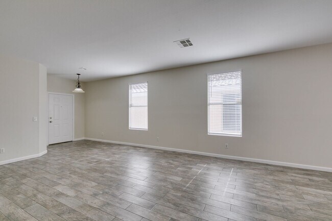 Building Photo - Beautifully updated 3-bedroom home offerin...