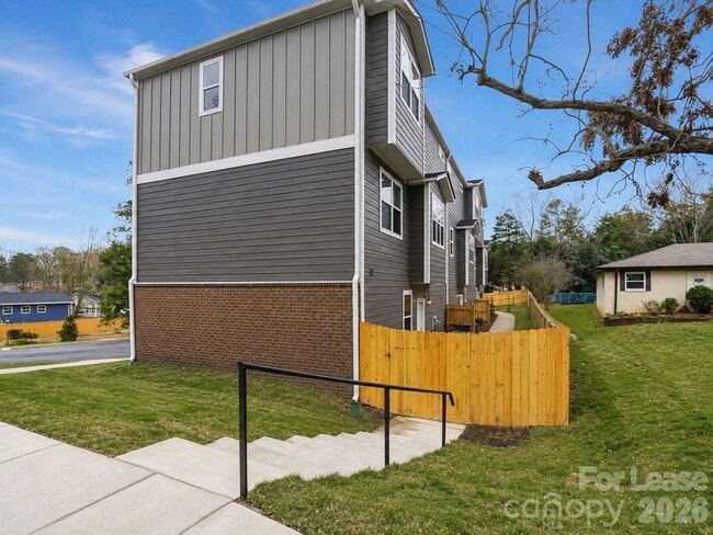 Building Photo - 8927 Sharonbrook Dr