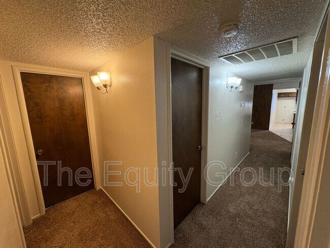 Building Photo - 2516 S Memory St