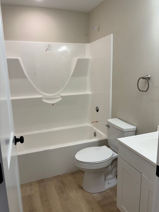 Building Photo - Beautifully Remodeled 2 Bed 1 Bath House