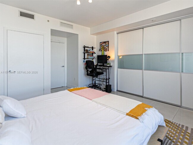 Building Photo - 90 SW 3rd St