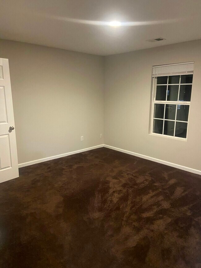 Building Photo - 7092 Walton Hl