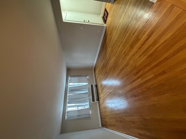 Building Photo - 7400 N Sheridan Rd