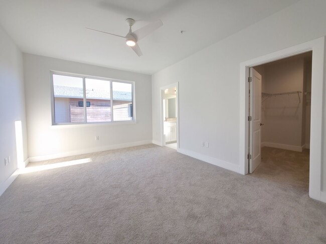 Building Photo - FOR RENT 3 bed, 3.5 bath, 3 level brand new condo