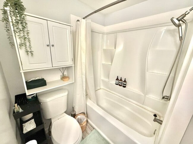 Building Photo - Charming 3-Bedroom, 2-Bath Home for Rent -...