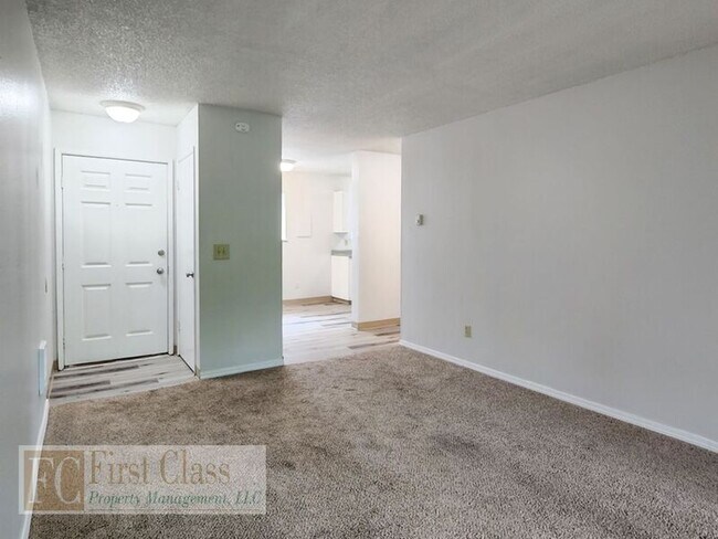 Building Photo - 3618 SW Beaverton Hillsdale Hwy