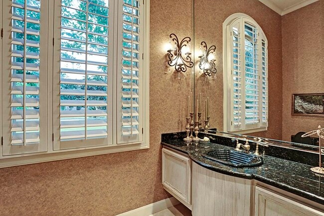 Building Photo - 11101 S Country Squire