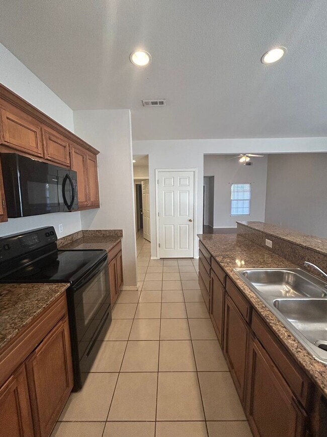 Building Photo - 3005 SW Amberwood Ave