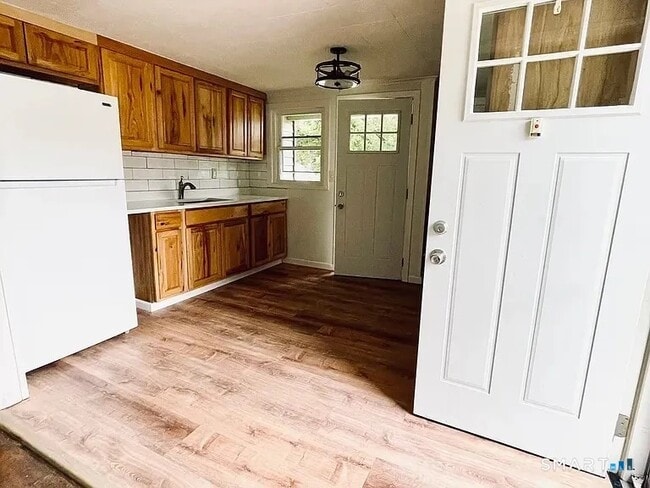 Building Photo - 180 Circle Dr