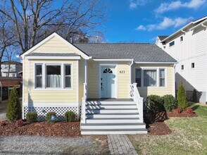 Building Photo - Sweet Cottage Charm with Updated Kitchen, Fenced Yard & Washer/Dryer Included