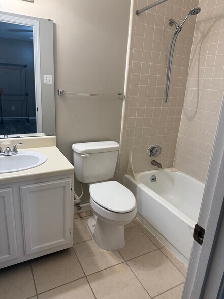 guest bathroom - 6701 Dickens Ferry Rd