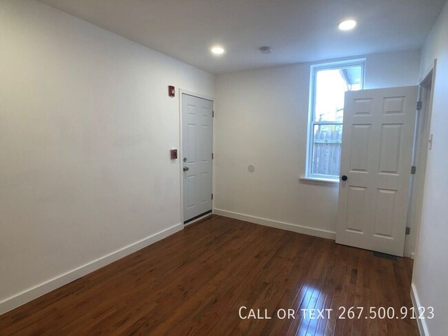 Building Photo - Newly removated, very spacious 2BR unit wi...