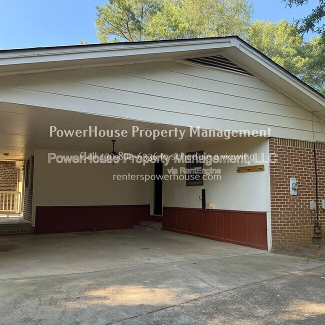 Building Photo - 3155 Oak Dr