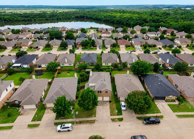 Building Photo - 10420 Devin Ln