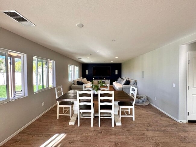 Building Photo - Stunning 4 Bedroom Cul-De-Sac Home with Loft located in Winchester!