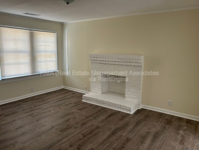 Building Photo - 716 Ray St