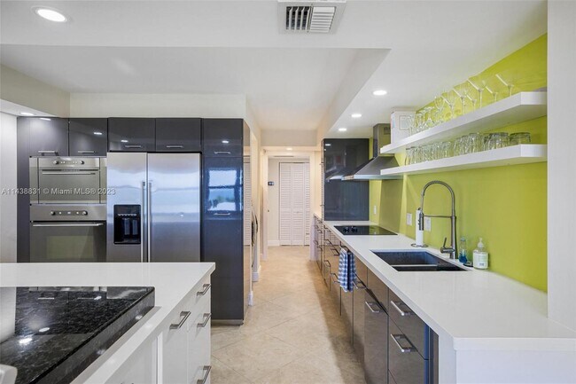 Building Photo - 4900 N Ocean Blvd