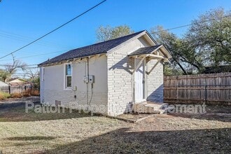 Building Photo - 4240 SW 10th Ave