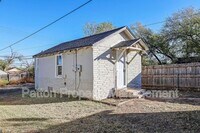 Building Photo - 4240 SW 10th Ave