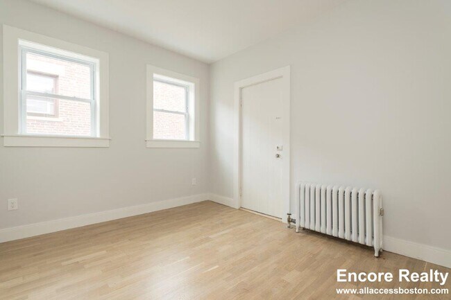 Building Photo - 184 Chiswick Rd