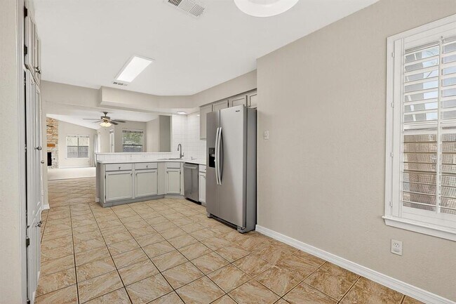 Building Photo - 5300 Honey Dew Terrace