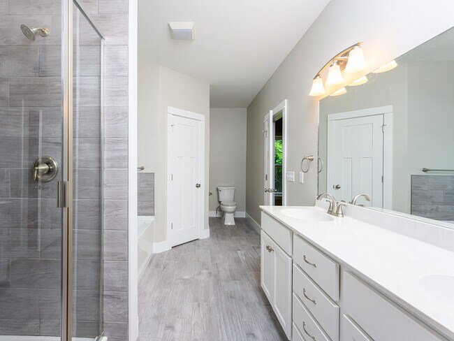 Building Photo - 27 W Chapel Rd