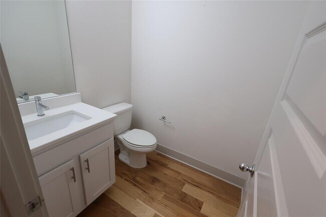 Building Photo - 2101 Town Centre Dr