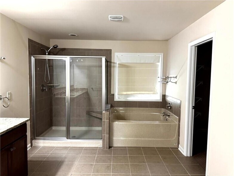 Building Photo - 3415 Pointe Vecchio Cir