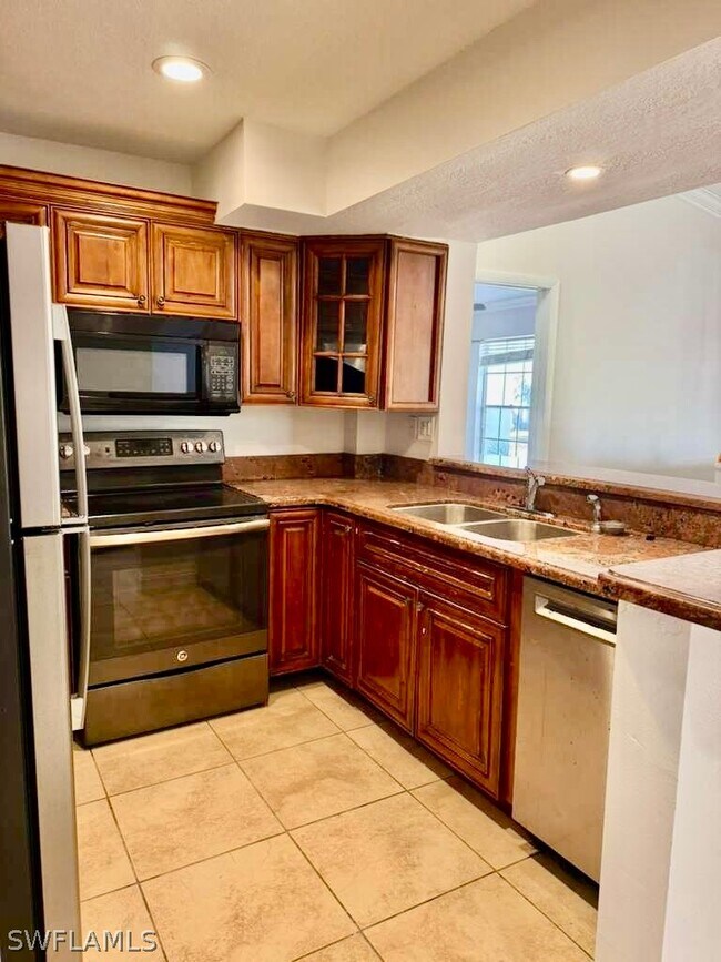 Building Photo - 169 Santa Clara Dr