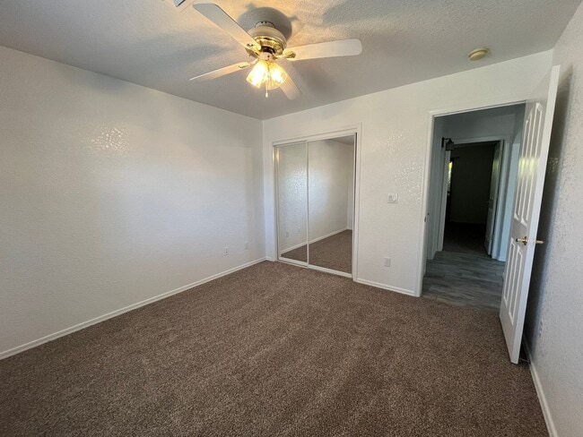 Building Photo - 3 Bedroom Pool Home