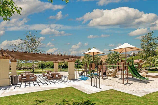 Building Photo - 210 Alienta Ln
