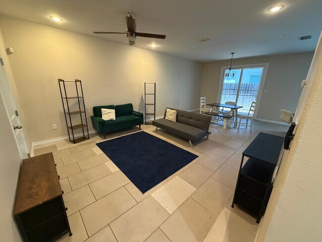 Building Photo - 7917 Elka Lp