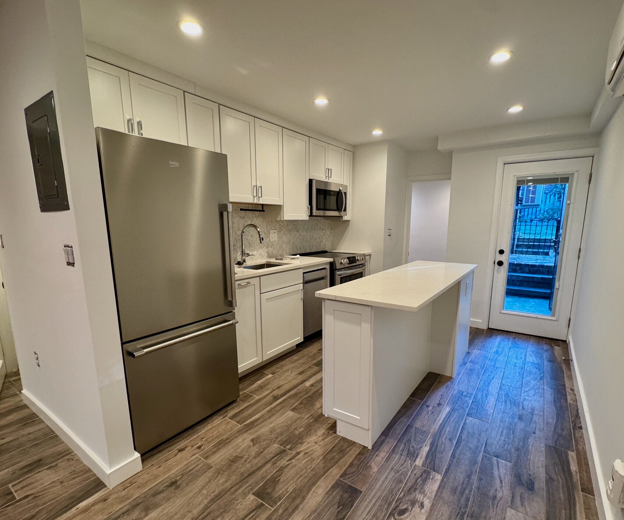 Building Photo - 215 5th St SE