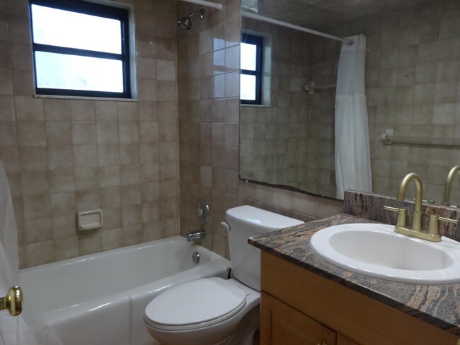 Building Photo - 13868 Cocoanut Ave