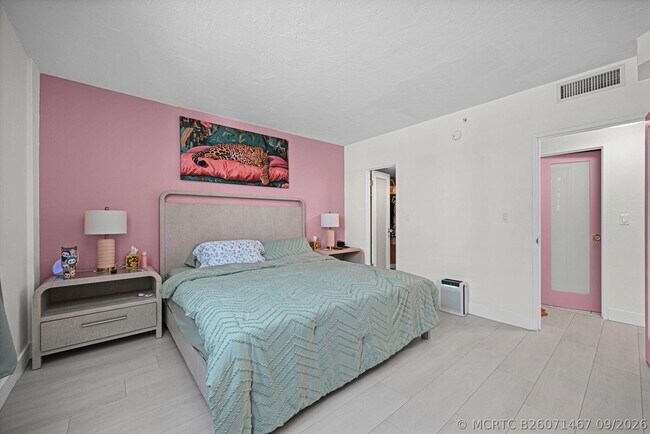 Building Photo - 3001 S Ocean Dr