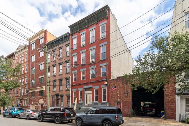 Building Photo - 123 Clinton St