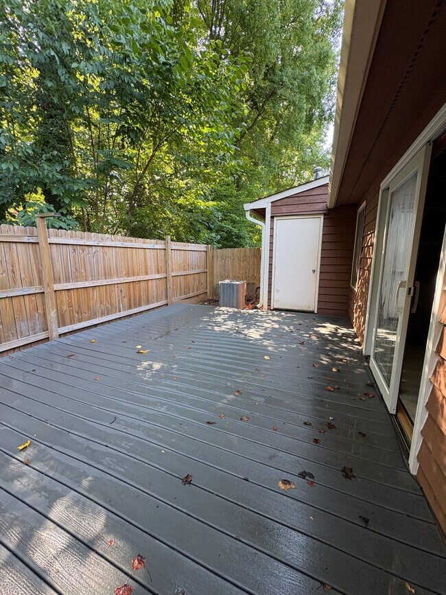 Building Photo - 650 Rock Garden Cir