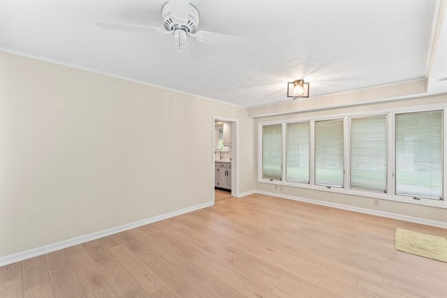Building Photo - Beautiful renovated home in Schnitzelburg