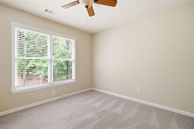 Building Photo - 2058 Woodside Park Dr