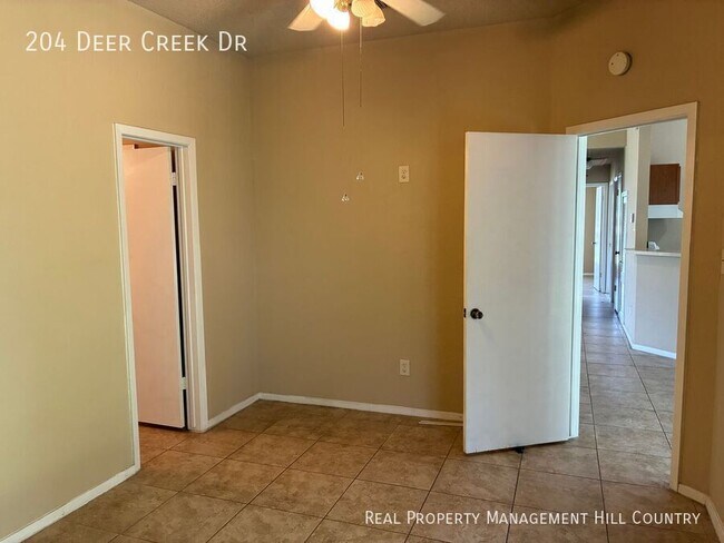 Building Photo - 204 Deer Creek